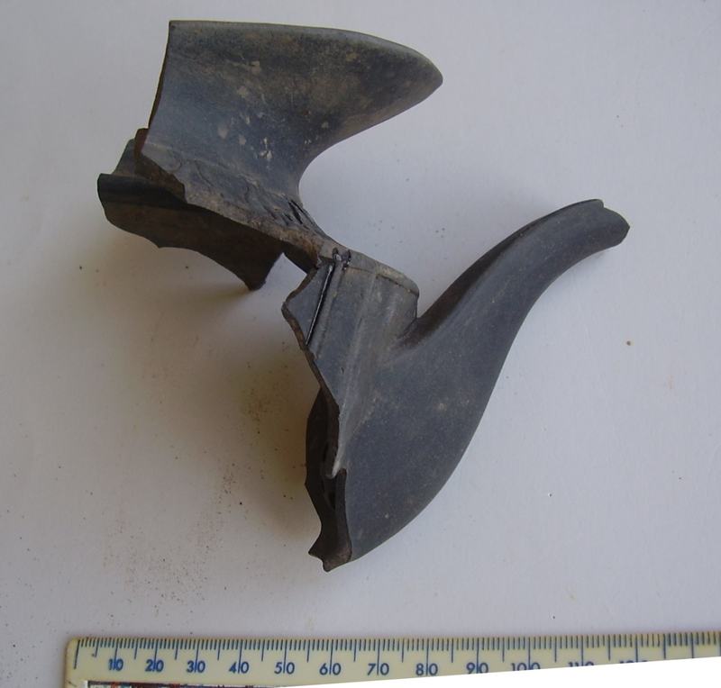 Black basalt-ware teapot spout